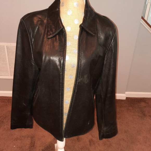 Wonen's Black Leather Jacket - Picture 2 of 4